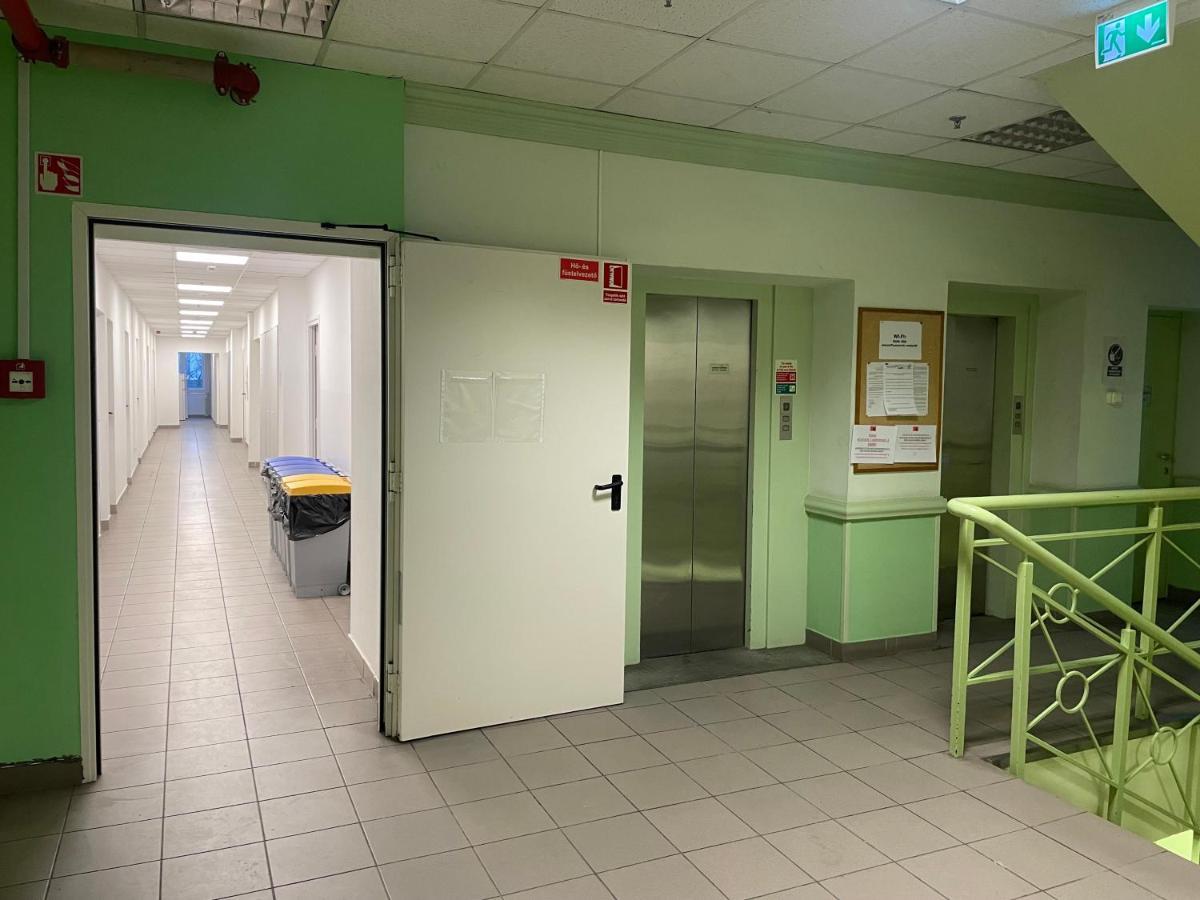 The College Group Hostel Budapest Ngoại thất bức ảnh